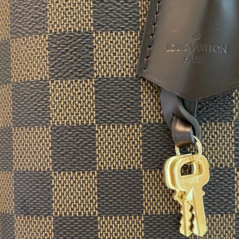 Authentic Louis Vuitton Alma Damier PM - Picture 9 of 16